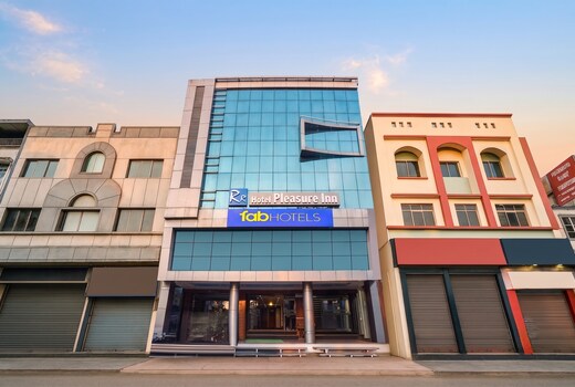 FabHotel Pleasure Inn - Nr. DB Mall