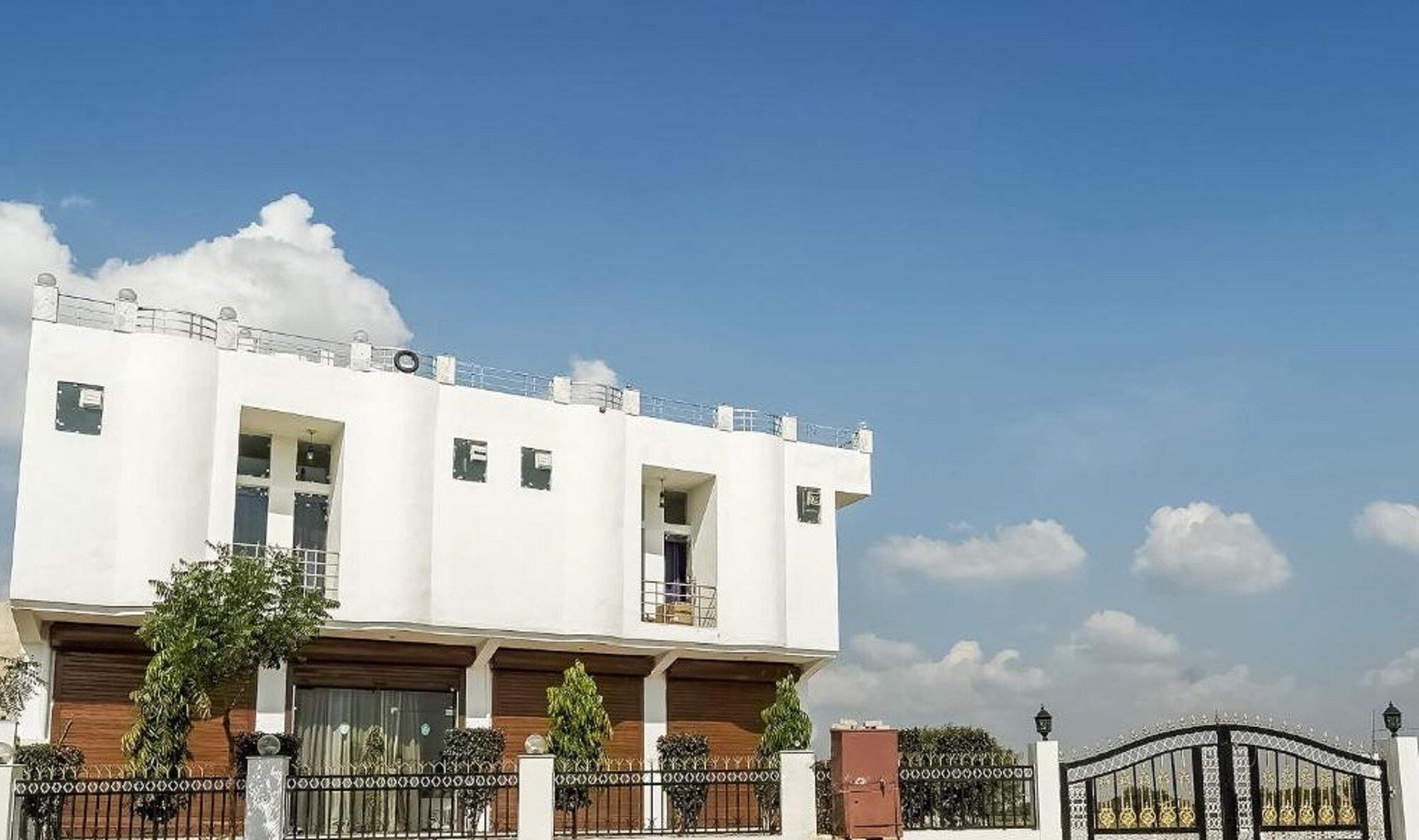 Krish Hotel