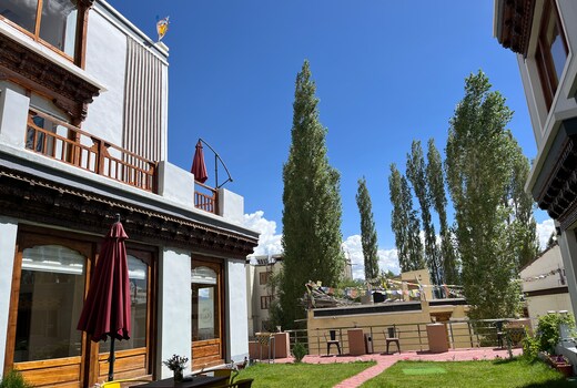 Hotel Crown Himalaya