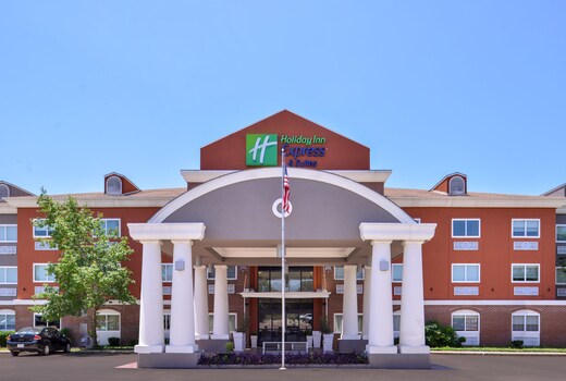 Holiday Inn Express & Suites Elgin, an IHG hotel