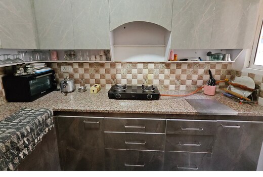 Cozy Private Room & Bath-Pool, WiFi & Caring Hosts