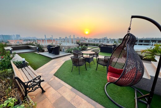 Juhu Getaway with Rooftop Pad
