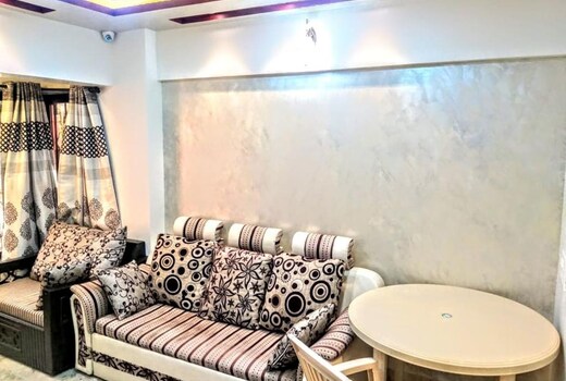 Cozy Furnished Apartment One Block From The Ocean