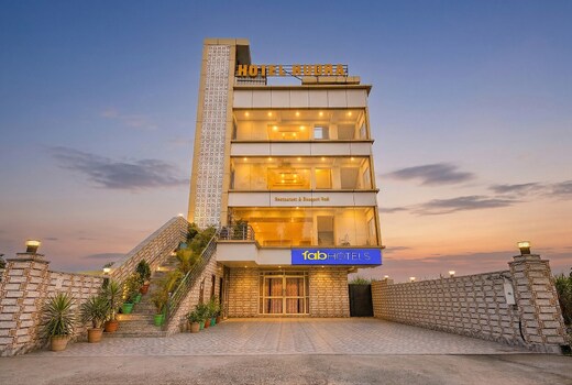 FabHotel Rudra