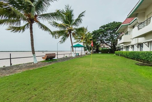 Hotel River Bay