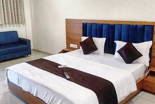 Hotel Madhav Palace
