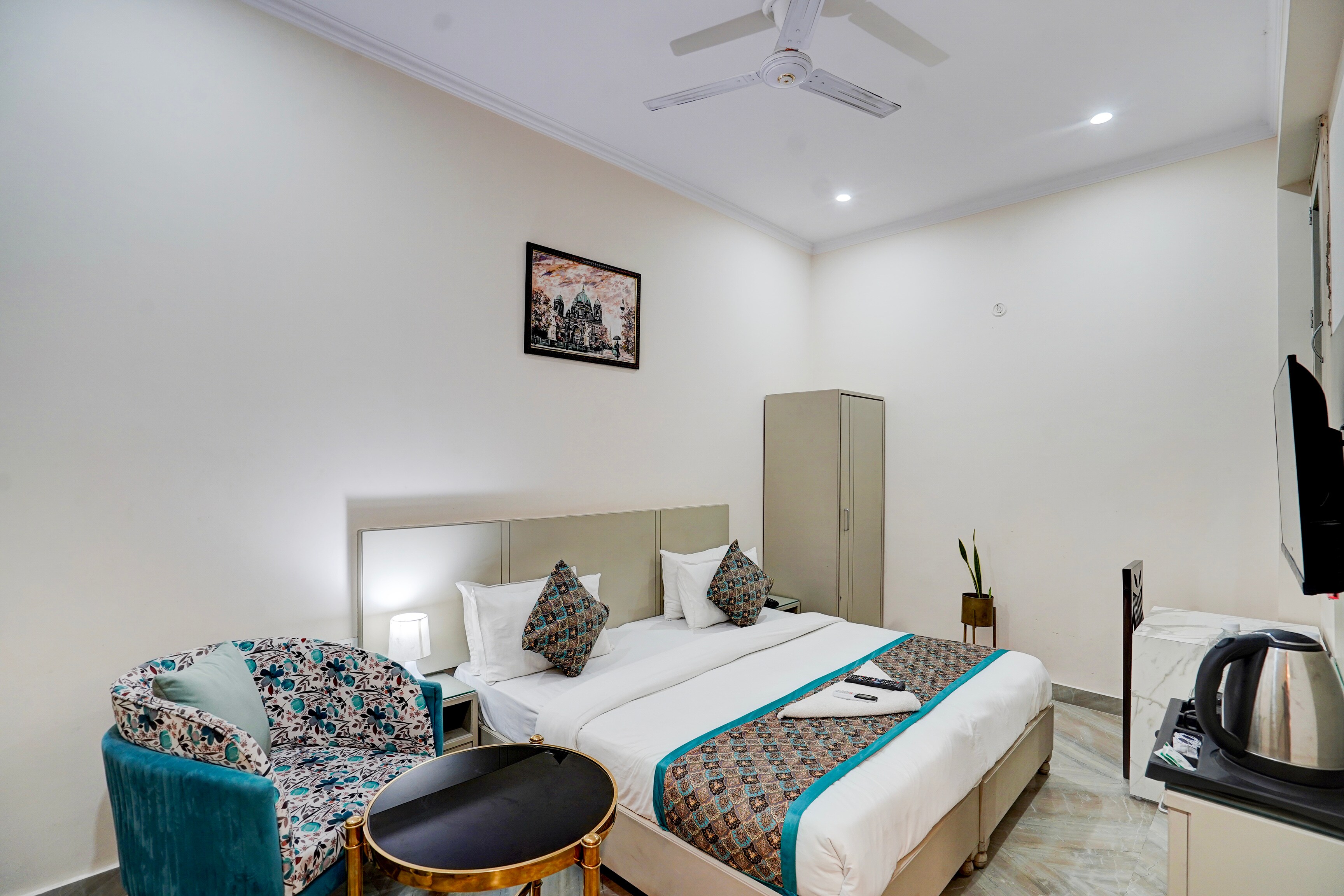Hotel Taj Holiday