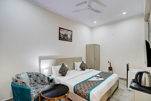 Hotel Taj Holiday
