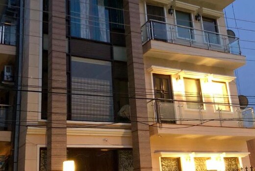 The Wildflower | Jacuzzi | Luxe Apartment