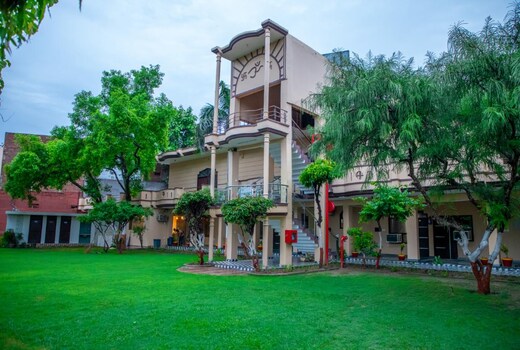 Hotel Hari Sharanam,Kannauj.