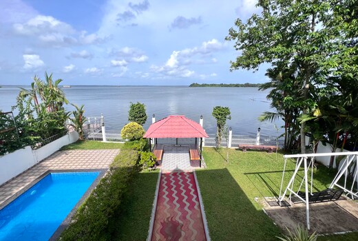 The Backwater Rhapsody, Alleppey