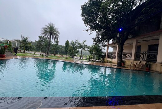 HOTEL KHALSA LAKEVIEW