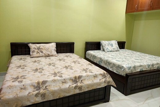 Entire villa A wth home theatre ecr panaiyur beach