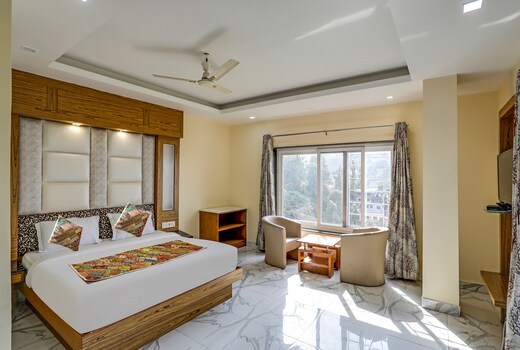 Hotel Woods View (2 mins walk to Mall Road, Mussoorie)