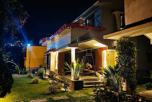 2 Bedroom Villa Near Kainchi Dham Mountain View s