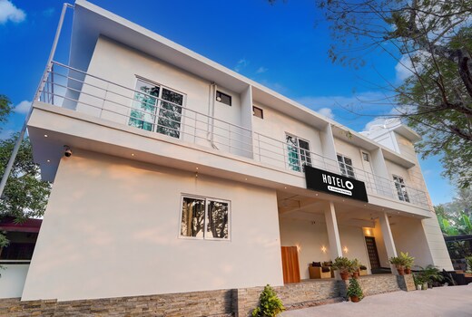 Hotel O Gandhi Nagar Near South Railway Backgate