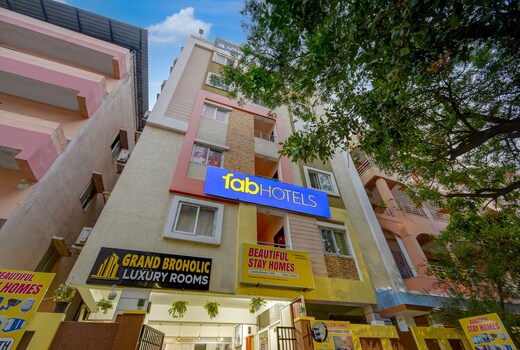 FabHotel Grand Broholic Luxury Rooms JNTU- Nr. JNTU Collegue Metro Station-Kukatpally