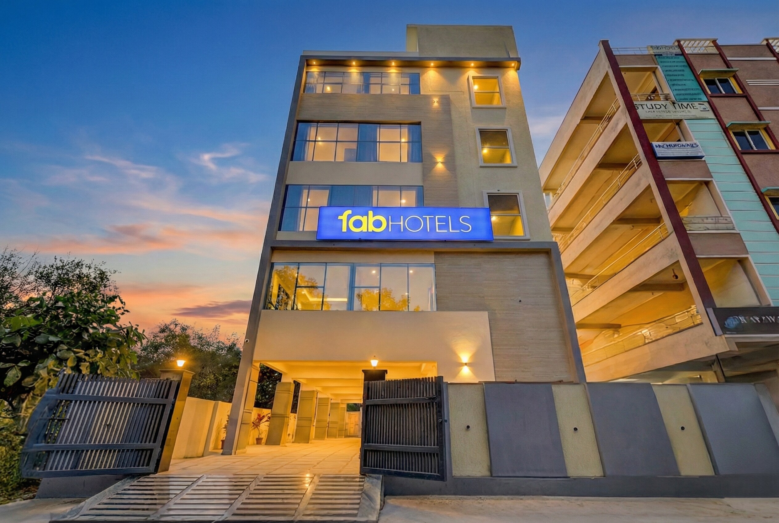 FabHotel Yagna Grand - Uppal Metro & Stadium, Uppal