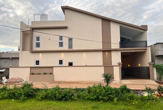4BR Villa Pvt Pool and Lawn in BGM