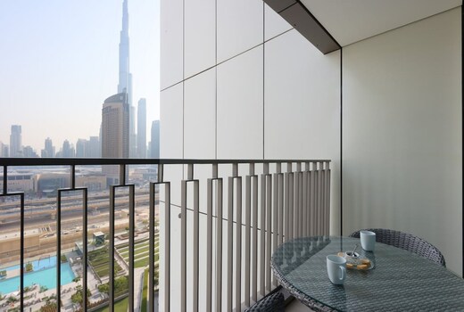 ELIVAAS Curated Lavish 2 Bedroom Suite with Burj Khalifa View &