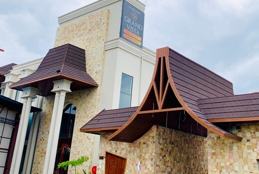 GRAND VISTA HOTEL
