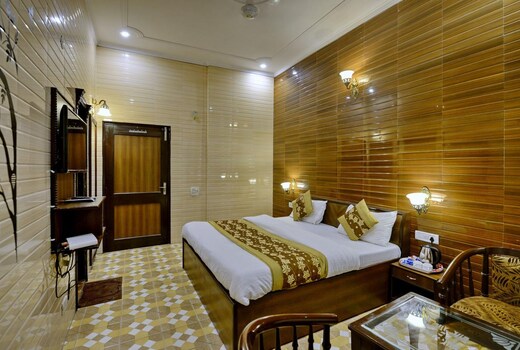 Hotel Holy City