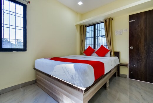 Flagship OYO Hotel Everest Inn