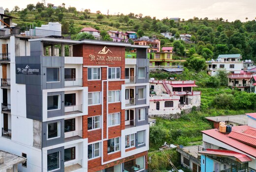 The Jade Mountain By Terraa Hotels.