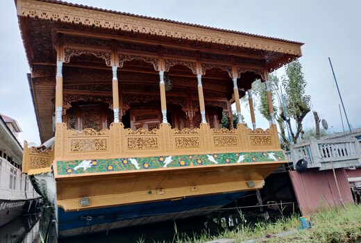 Houseboat Shangloo Palace