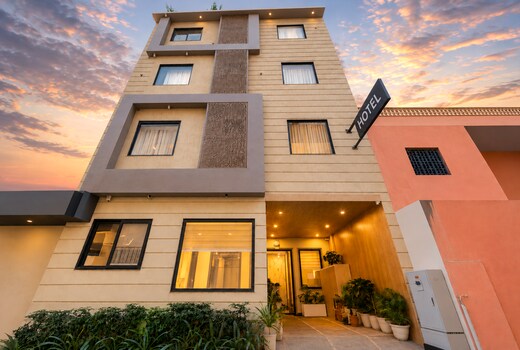 Shree Aaradhya Suites Hotel