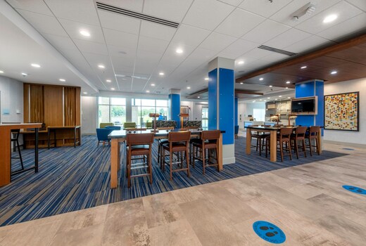 Holiday Inn Express & Suites - Staunton