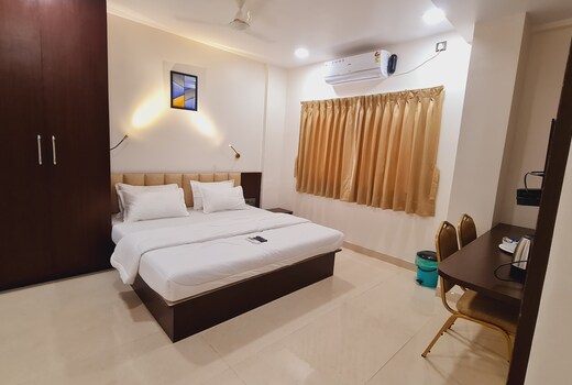 HOTEL ELEGANCE INN, MIRAJ