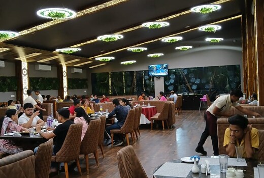 Krishna Hotel And Resort