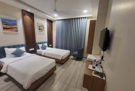 Hotel Valley, Statue of Unity