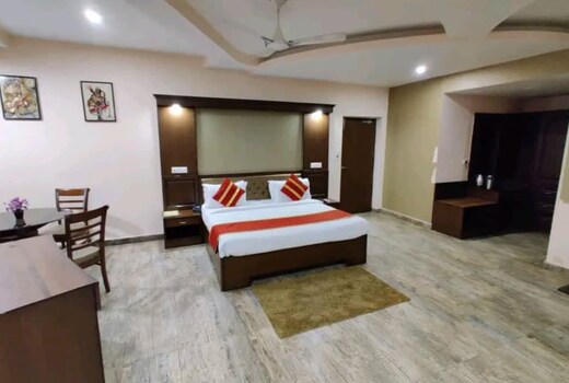 Hotel O TP Suites