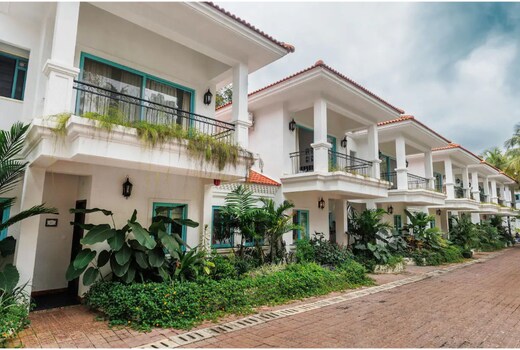 Graceland Portugese Villa