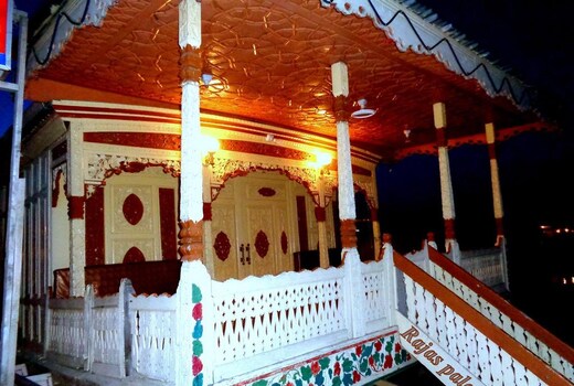 Houseboat- Raja's Garden
