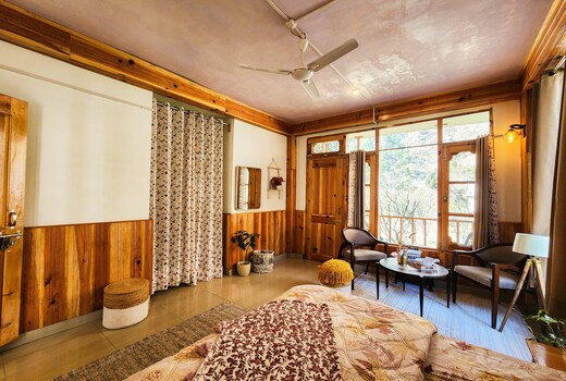 Boho Grove Cafe and Stay