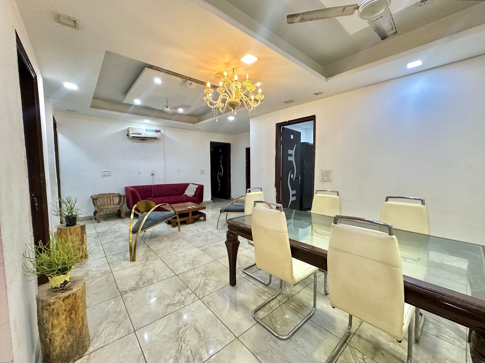 Cozy rooms with attach washroom
