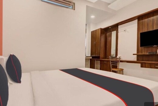 POP 84551A Hotel Kubera Grand