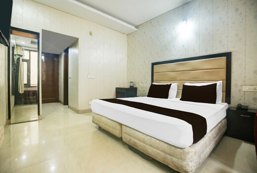 Hotel O Ek Noor Residency