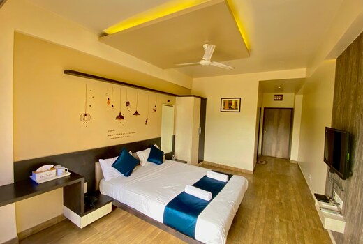 Hotel Srushti Regency