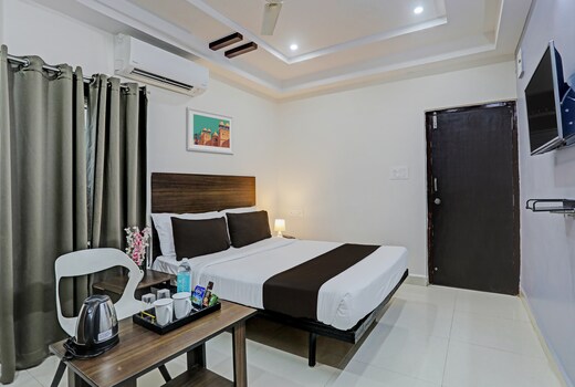 Collection O White House Near KIMS Kondapur.