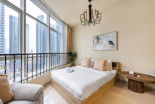 Studio with City Views Pool Gym