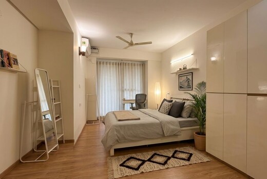 Ally s place Modern 2bhk w AC Free car parking