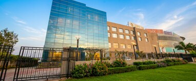 The Golden Plaza Hotel & Spa Zirakpur