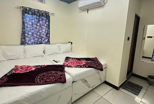 Hotel Maa Aashray
