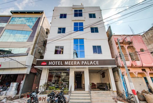 Hotel Meera Palace