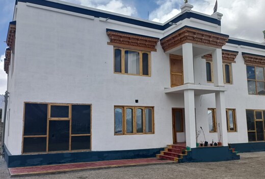 Hotel Dova Inn