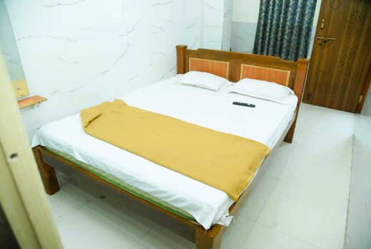Vijaynagar Comforts near Hospet Railway Stn